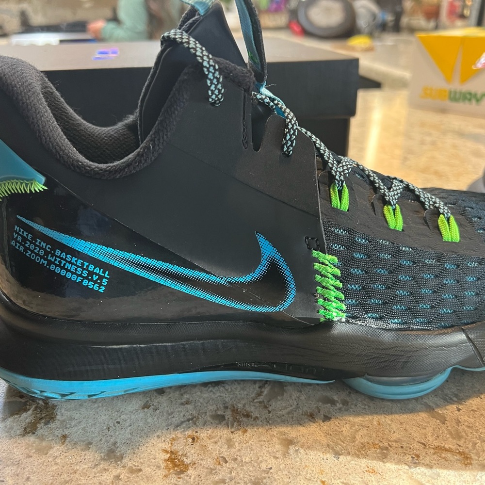 Lebron Witness V, Nike, Black Lagoon Pulse